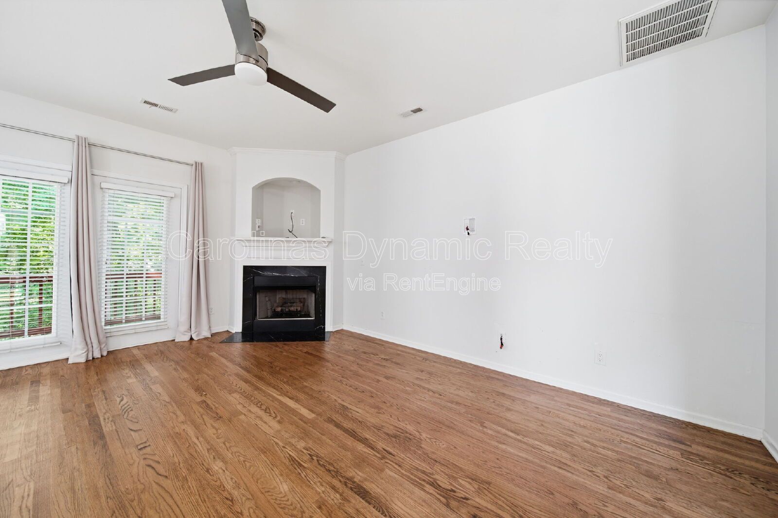 Building Photo - 17059 Commons Creek Dr
