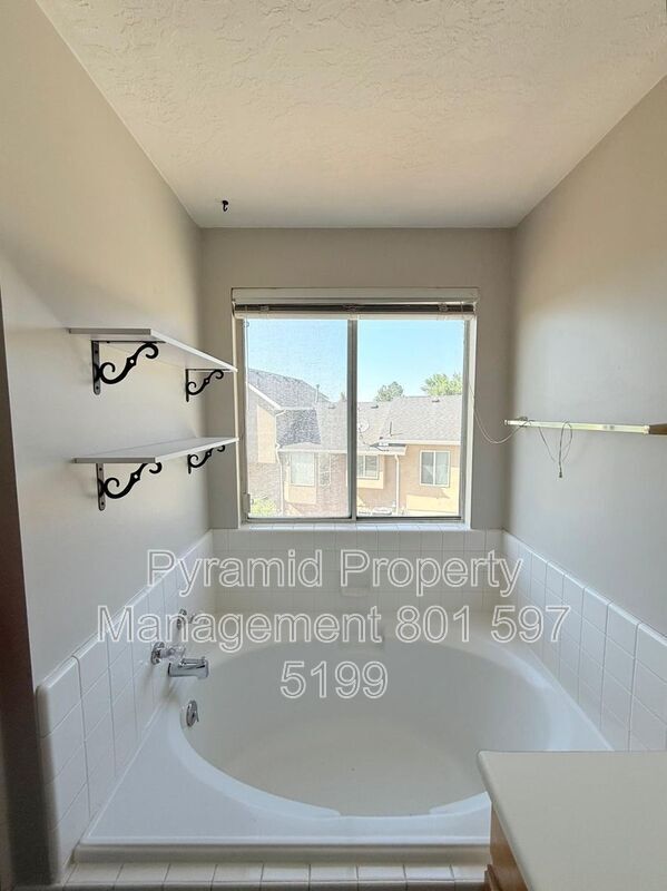 Building Photo - 979 Blue Heron Cir