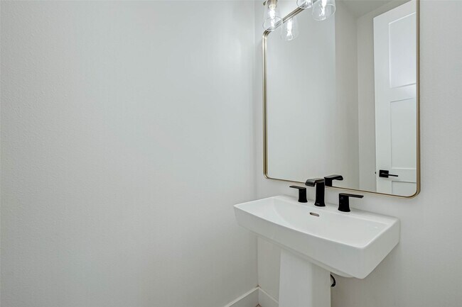 Building Photo - 3503 Anita St