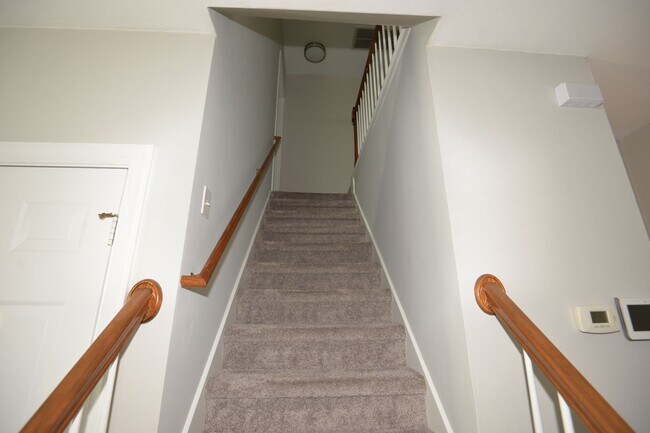 Building Photo - 2 Bedroom Townhome in Cypress Point North
