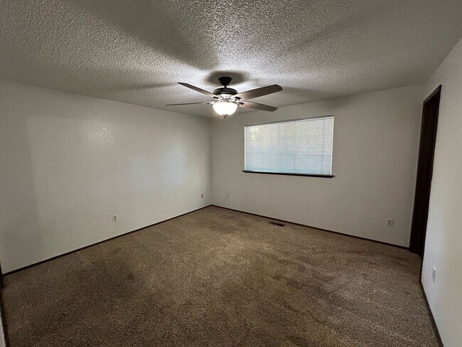 Building Photo - Rambler Fenced Backyard