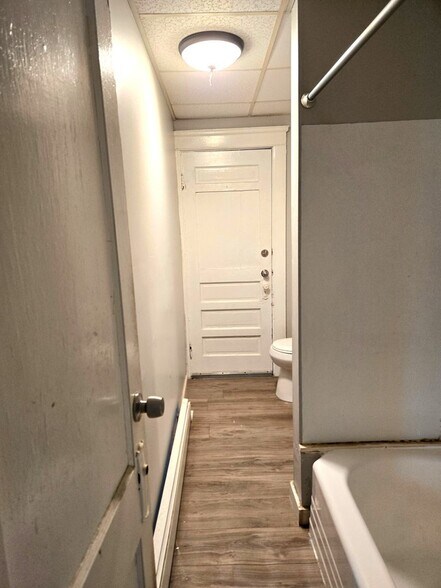 Building Photo - 883 Dexter St