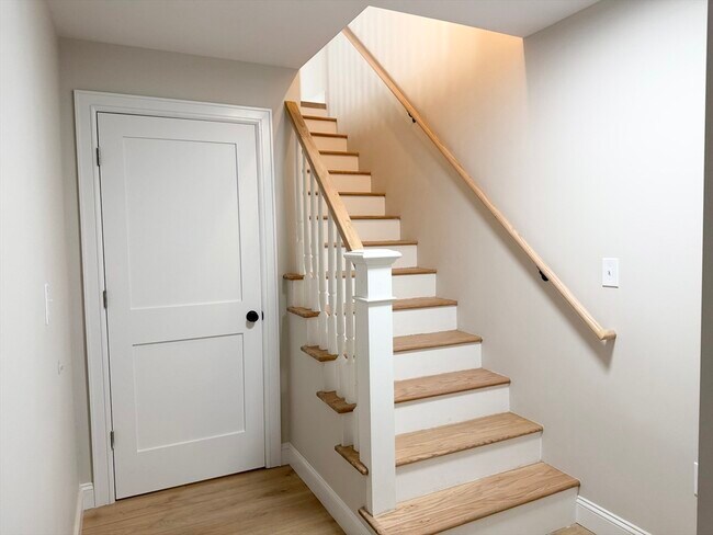 Building Photo - 3 1/2 Buffum St