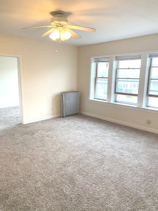 Interior Photo - 1318-20 Van Buren