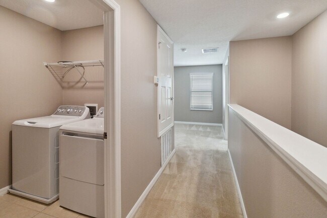 Building Photo - Like New 4/3 Townhome in Gated Community W/ Community Pool