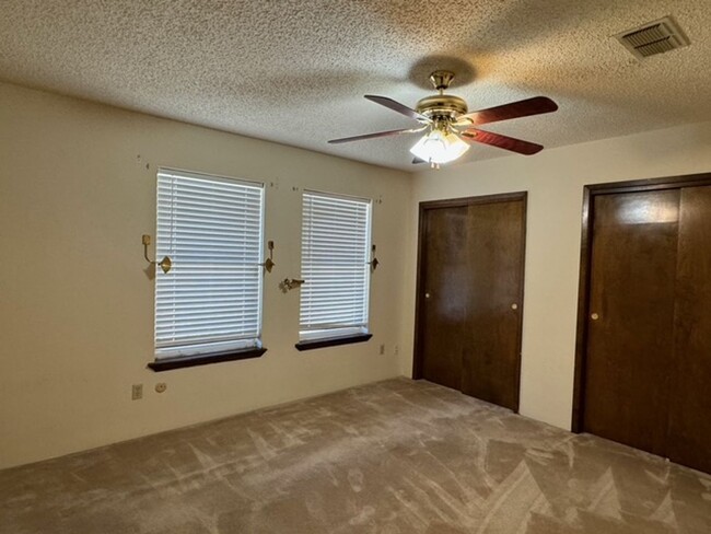 Building Photo - Comfy & Spacious 3 Bed Home! Mesa School D...