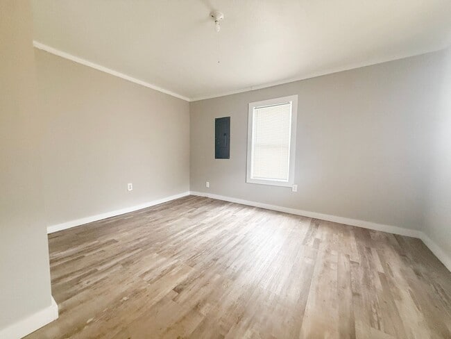 Building Photo - 3-Bedroom Single-Family Home with Hardwood Floors and Carport in Sparta