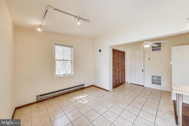 Building Photo - 5516 Greentree Rd