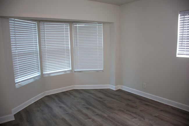 Building Photo - 86 Hurwood Ave