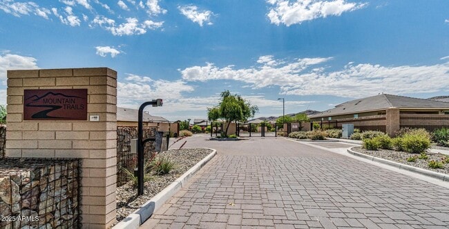 Building Photo - 2510 E Fawn Dr