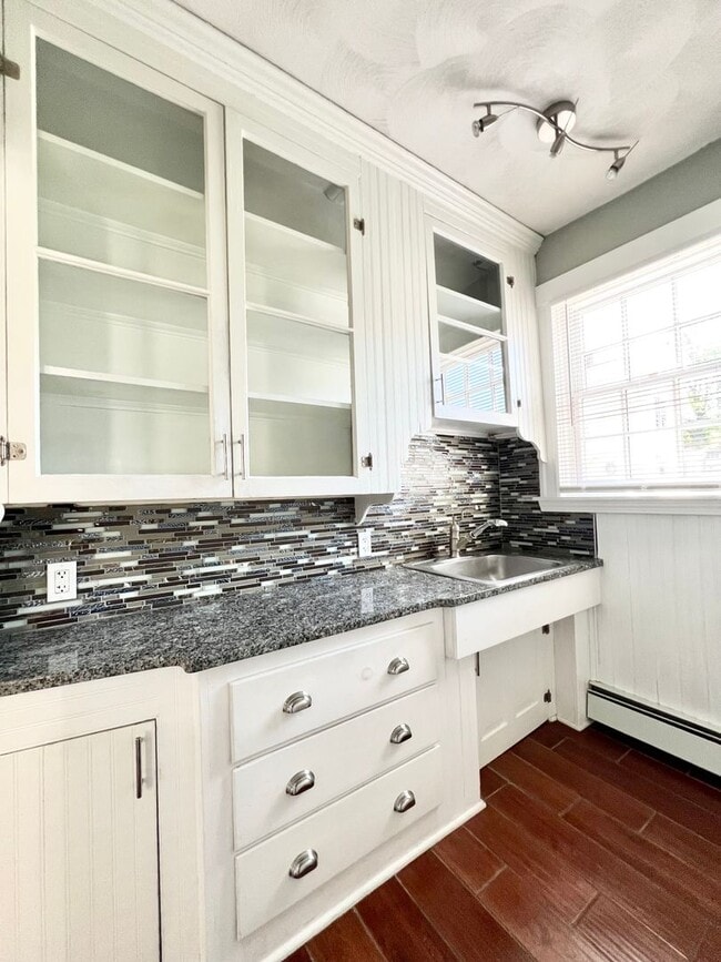 Building Photo - 89 Rochambeau Ave