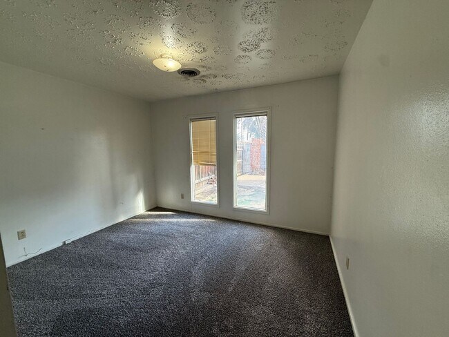Building Photo - 2701-2701 Pagewood Ave