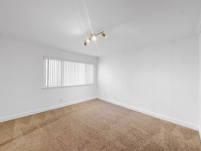 Building Photo - Beautiful 1 Bedroom/1 Bathroom Condo Locat...