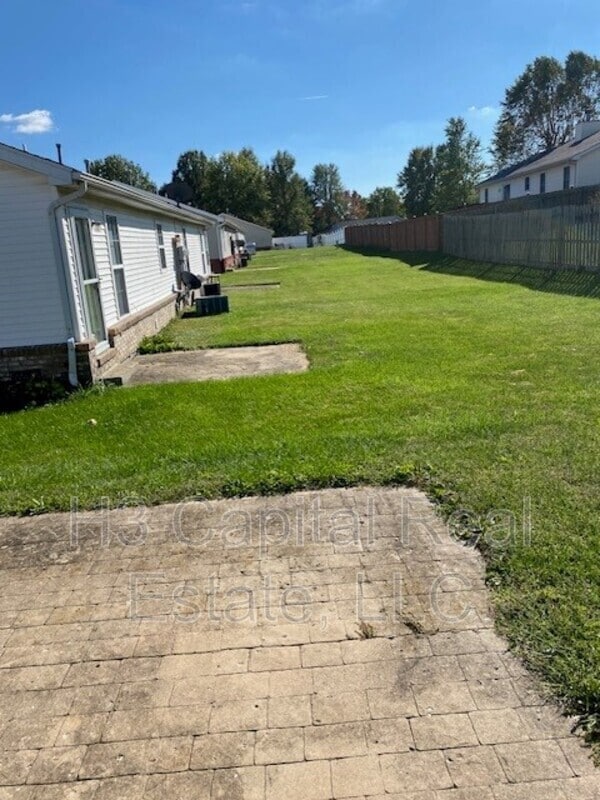 Building Photo - 631 Donna Dr