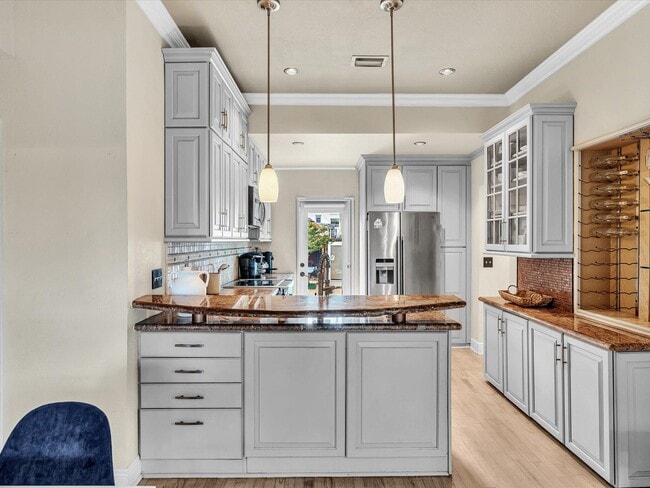 Building Photo - 436 38th St