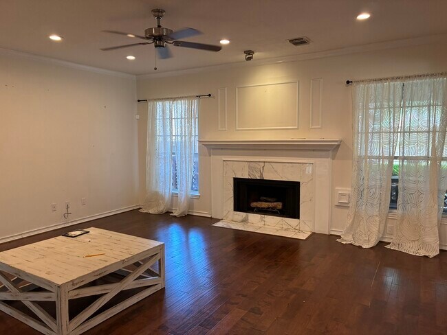 Building Photo - 4635 Meadow Green Dr