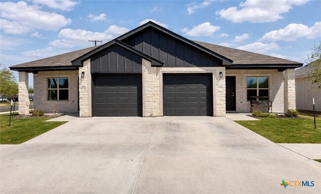 Building Photo - 414 W Avenue C