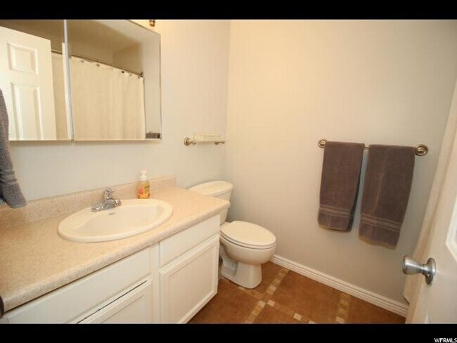 Building Photo - 4 br, 3 bath House - 1179 W 8830 S