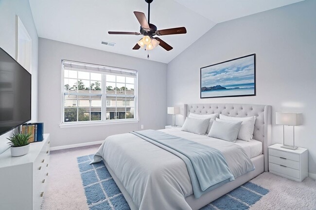 Building Photo - Stylish Comfort in a Prime Location!