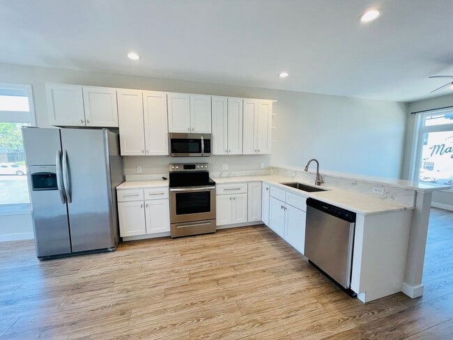 Building Photo - Modern Downtown Townhouse for Rent