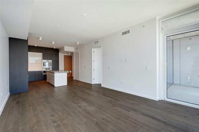 Building Photo - 313 W 17th St