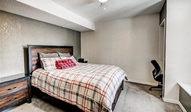 Building Photo - Huge room in a large shared home, private bathroom, great neighborhood, friendly roommates!