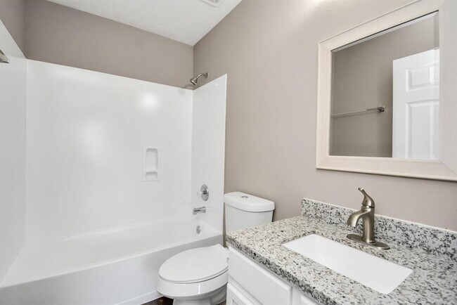 Building Photo - 21826 Hemlock Park Dr