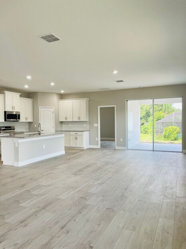 Building Photo - Welcome to your dream rental in beautiful ...