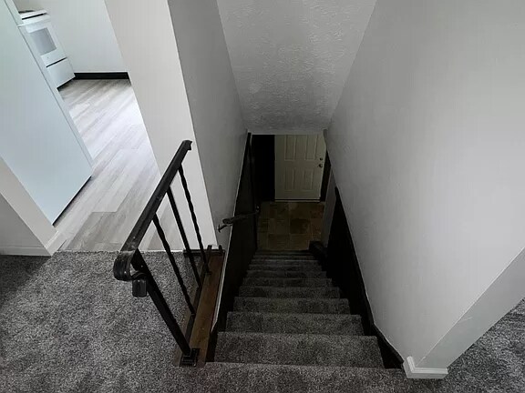 Building Photo - 283 Canova Dr