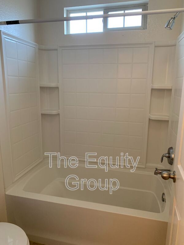 Building Photo - 4233 W Walnut Ave