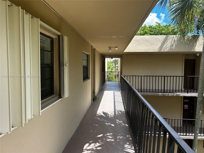 Building Photo - 10855 SW 112th Ave