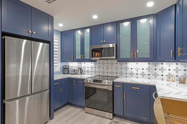 Building Photo - 4501 Fairway Dr N