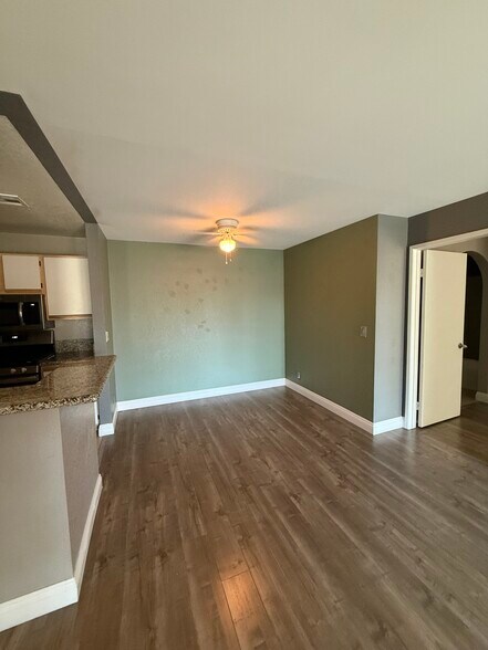 Building Photo - 2200 S Fort Apache