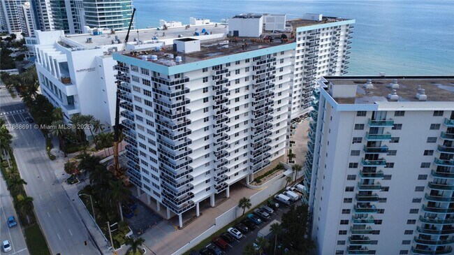 Building Photo - 3725 S Ocean Dr