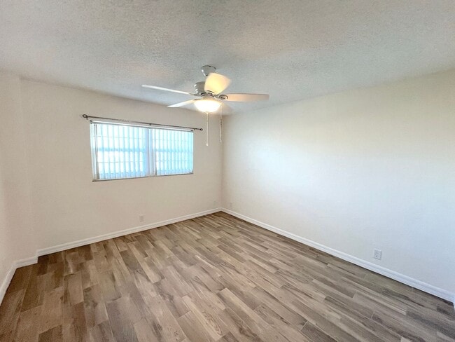 Building Photo - Updated 1 Bed 1 Bath Condo Across A1A from...
