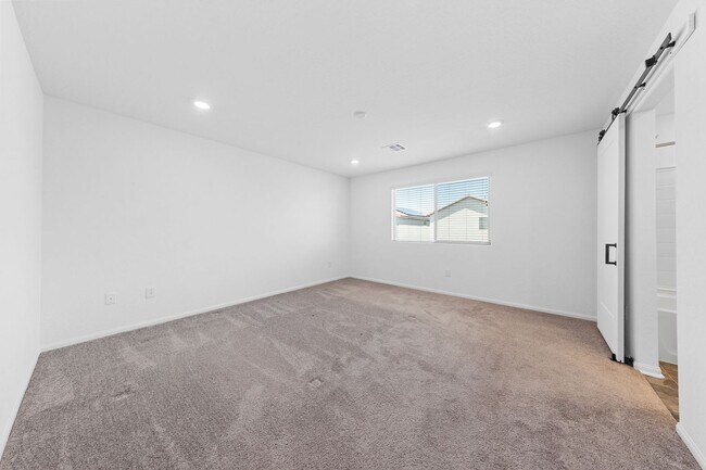 Building Photo - Modern 3-Bedroom + Loft Near VA Hospital