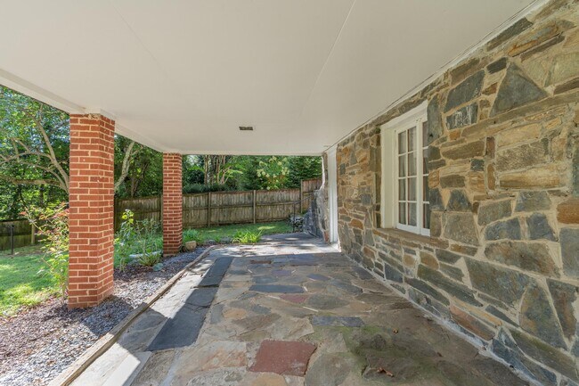 Building Photo - 6221 Walhonding Rd