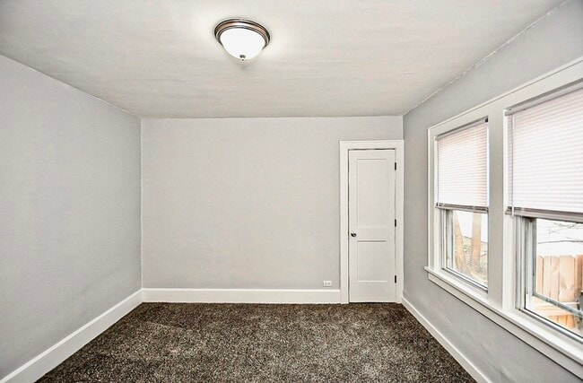 Building Photo - 3343 Waterside Dr