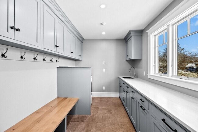 Building Photo - 67 Border St