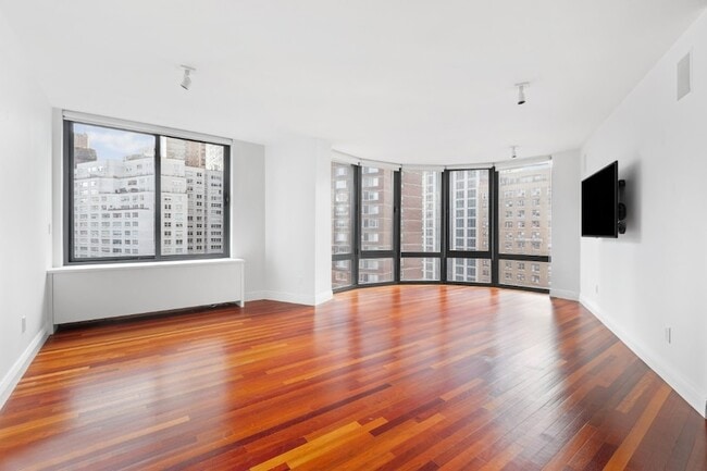 Building Photo - 155 W 70th St
