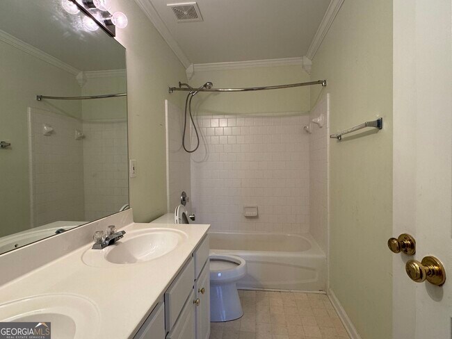 Building Photo - 15 Suwanee Pass Ln