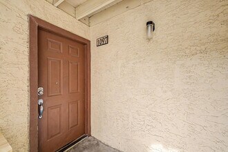 Building Photo - 2121 W Royal Palm Rd