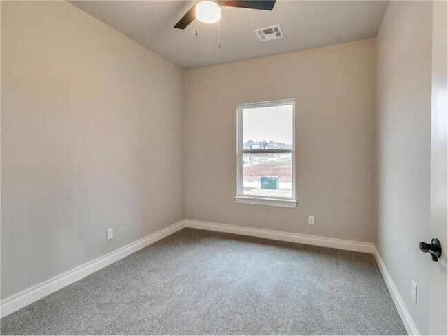 Building Photo - Gorgeous Newer Build! 4 Bed 3 Bath in Deer...
