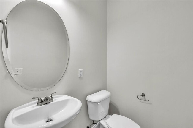 Building Photo - 3 Br, 2.5 Ba Townhome In Richmond Hill