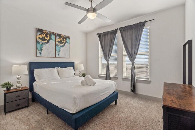 Building Photo - 12100 1/2 Ferrystone Glen Drive-SI ID1343249P