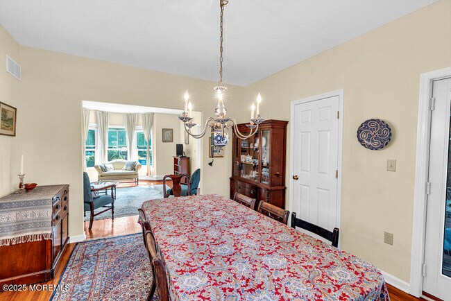 Building Photo - 600 St Clair Ave