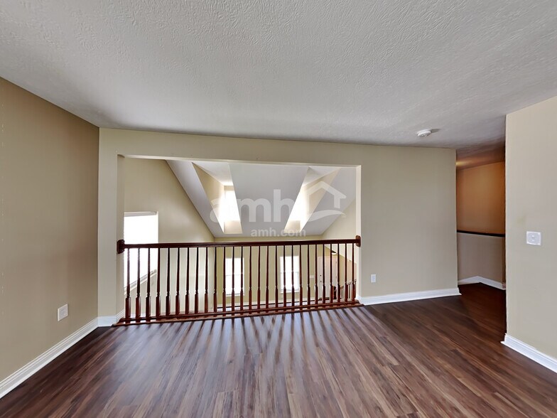 Building Photo - 532 Greenwood Loop