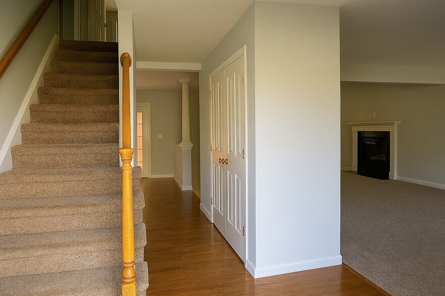 Building Photo - 6 Pepperbush Court