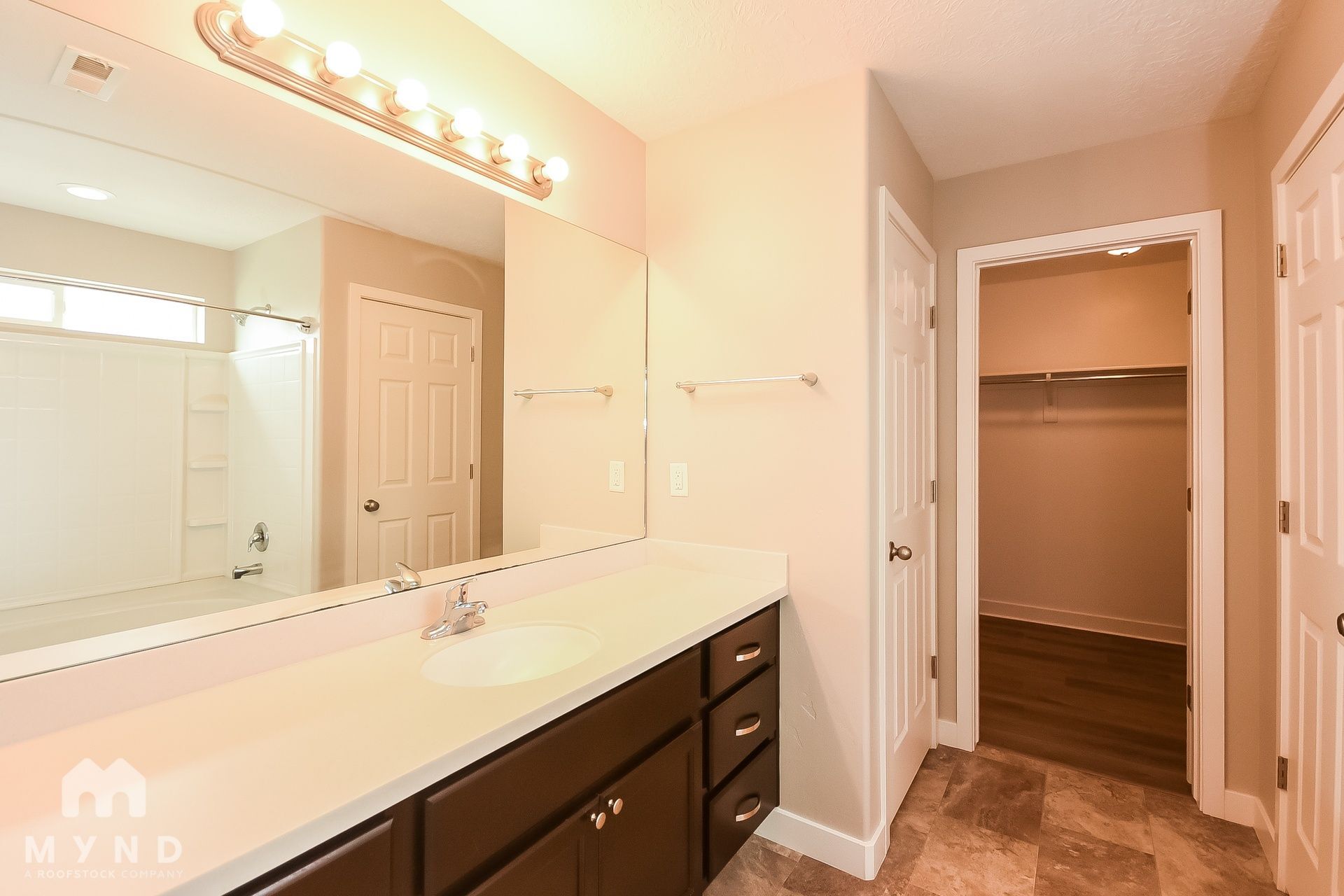 Building Photo - 961 Stonehaven Dr