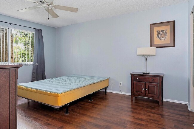 Building Photo - 3083 N Oakland Forest Dr